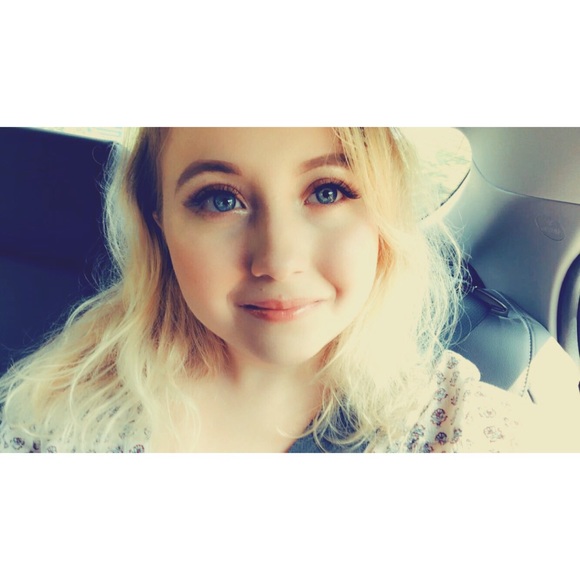 Meet your Posher, Jessica - Picture 2 of 2